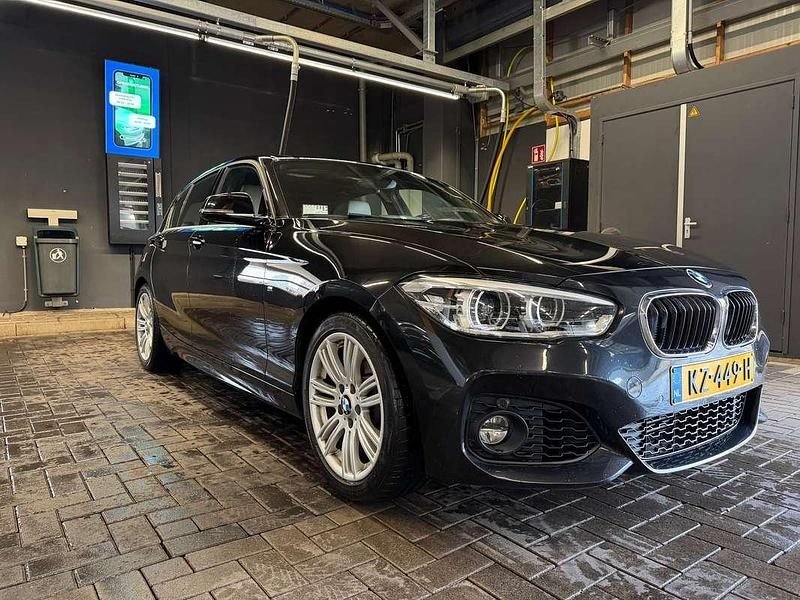 Zwart Gebruikt 2017 BMW 118 M Sport Hatchback | € 15.950 (Eerlijke prijs) - Afbeelding 1/4