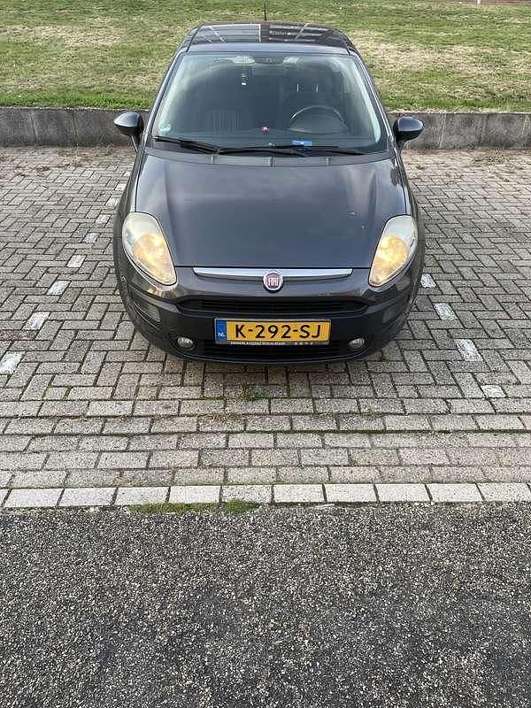 Grijs Gebruikt 2011 Fiat Punto Business Hatchback | € 2.500 (Eerlijke prijs) - Afbeelding 1/4
