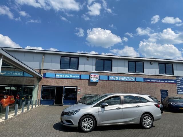 Grijs, metallic lak Gebruikt 2017 Opel Astra Stationwagen | € 11.950 (Eerlijke prijs) - Afbeelding 1/4