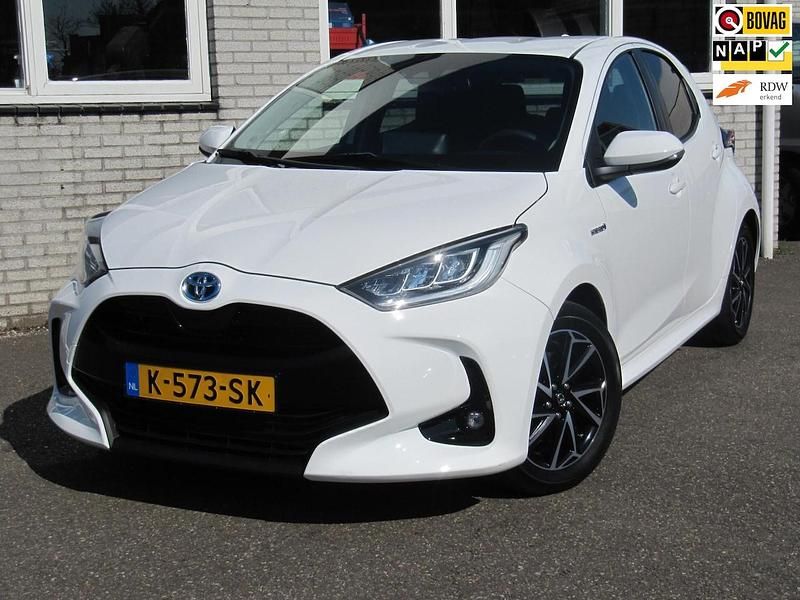 Wit Gebruikt 2021 Toyota Yaris Hybrid Style Hatchback | € 21.750 (Eerlijke prijs) - Afbeelding 1/4
