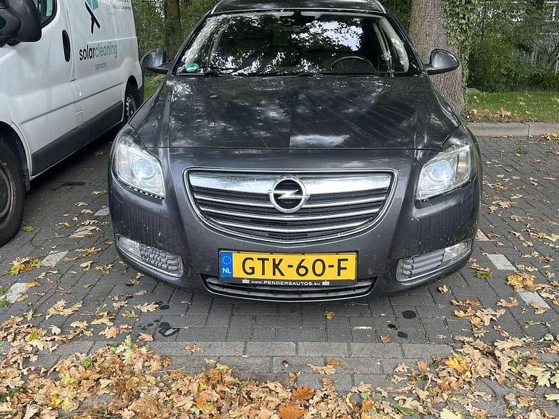 Grijs Gebruikt 2011 Opel Insignia Cosmo Stationwagen | € 5.000 (Goede deal) - Afbeelding 1/4
