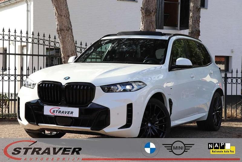 Wit Gebruikt 2024 BMW X5 M Sport SUV | € 93.950 (Eerlijke prijs) - Afbeelding 1/4