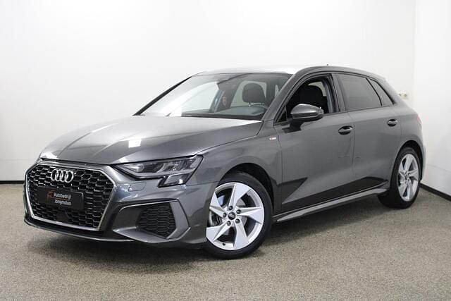 Zwart Gebruikt 2024 Audi A3 Sportback S-Line Hatchback | € 27.950 (Super prijs) - Afbeelding 1/4