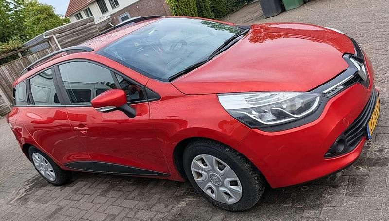 Rood Gebruikt 2016 Renault Clio GrandTour Expression Stationwagen | € 6.780 (Goede deal) - Afbeelding 1/4