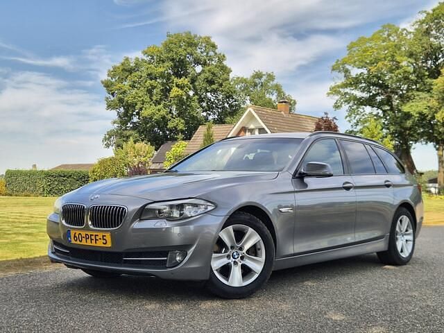Grijs Gebruikt 2011 BMW 528 Executive Stationwagen | € 6.799 (Super prijs) - Afbeelding 1/4