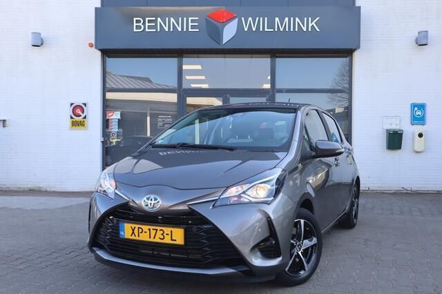 Grijs Gebruikt 2019 Toyota Yaris Active Hatchback | € 16.995 (Eerlijke prijs) - Afbeelding 1/4