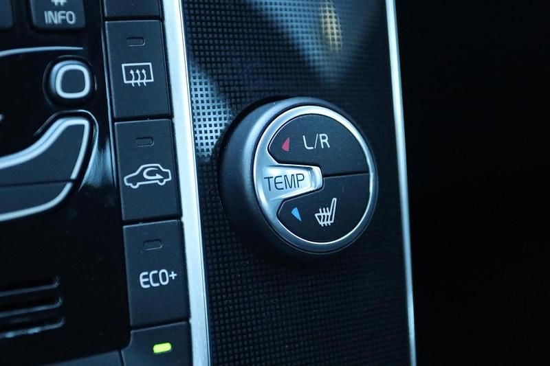 Occasion Volvo V40 123 PK (90 kW) 2017 Rood Stationwagen