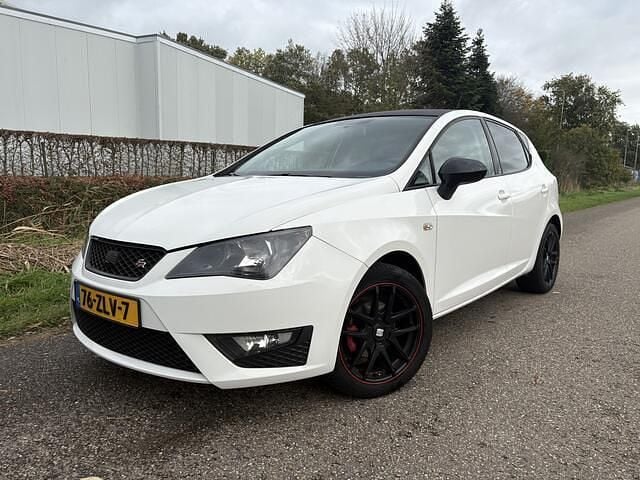 Wit Occasion 2013 Seat Ibiza FR Hatchback | € 4.750 (Eerlijke prijs) - Afbeelding 1/4