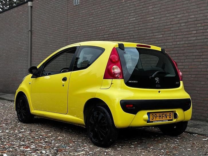 Occasion Peugeot 107 68 PK (50 kW) 2008 Geel Hatchback