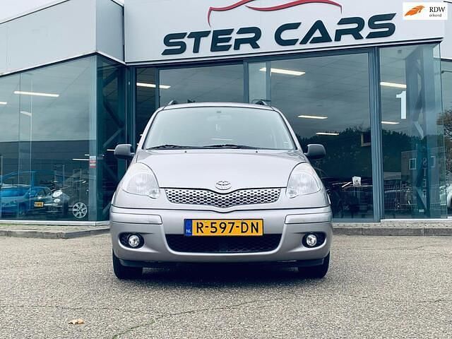 Grijs Gebruikt 2004 Toyota Yaris Verso Sol MPV | € 5.499 (Iets duurder) - Afbeelding 1/4