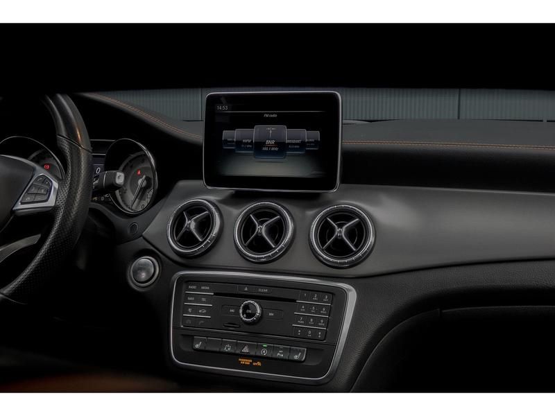 Occasion Mercedes CLA250 OrangeArt Edition 211 PK (155 kW) 2015 Wit Sedan