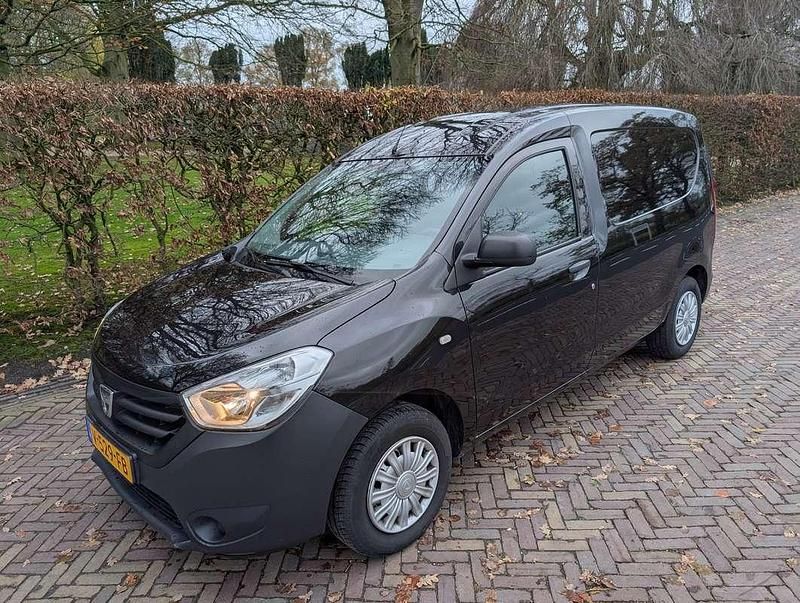 Zwart Gebruikt 2017 Dacia Dokker Van | € 6.950 (Super prijs) - Afbeelding 1/4