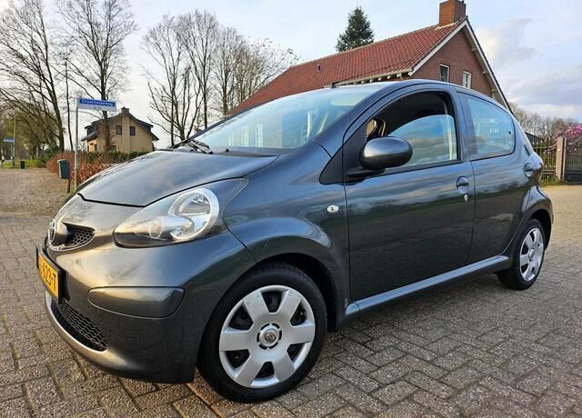 Grijs Gebruikt 2008 Toyota Aygo Hatchback | € 2.895 (Eerlijke prijs) - Afbeelding 1/4