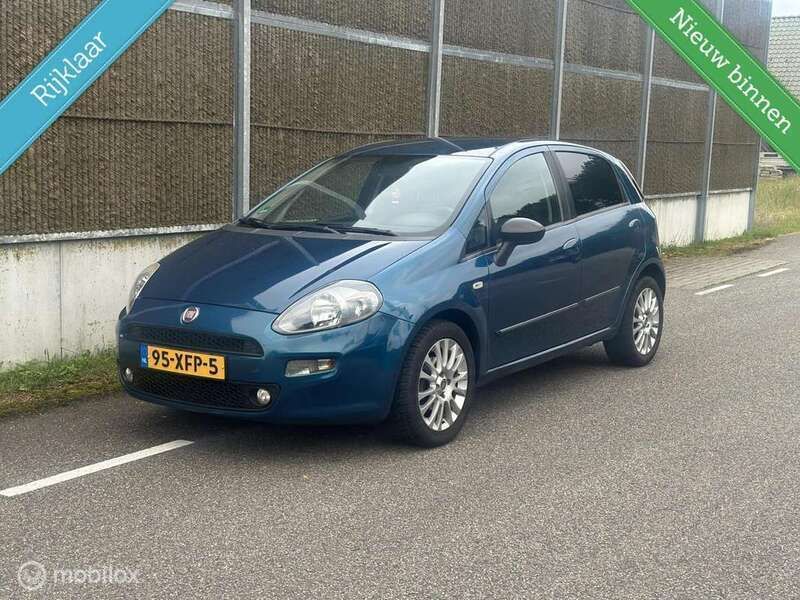 Blauw Gebruikt 2012 Fiat Punto Evo Lounge Hatchback | € 3.750 (Eerlijke prijs) - Afbeelding 1/4