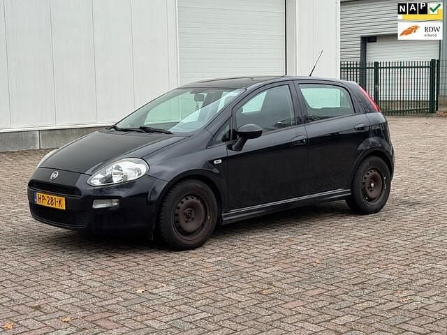Zwart Gebruikt 2015 Fiat Punto Evo Street Hatchback | € 2.250 (Goede deal) - Afbeelding 1/4