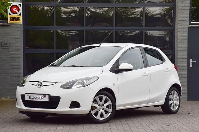 Wit Gebruikt 2010 Mazda 2 Hatchback | € 5.950 (Eerlijke prijs) - Afbeelding 1/4