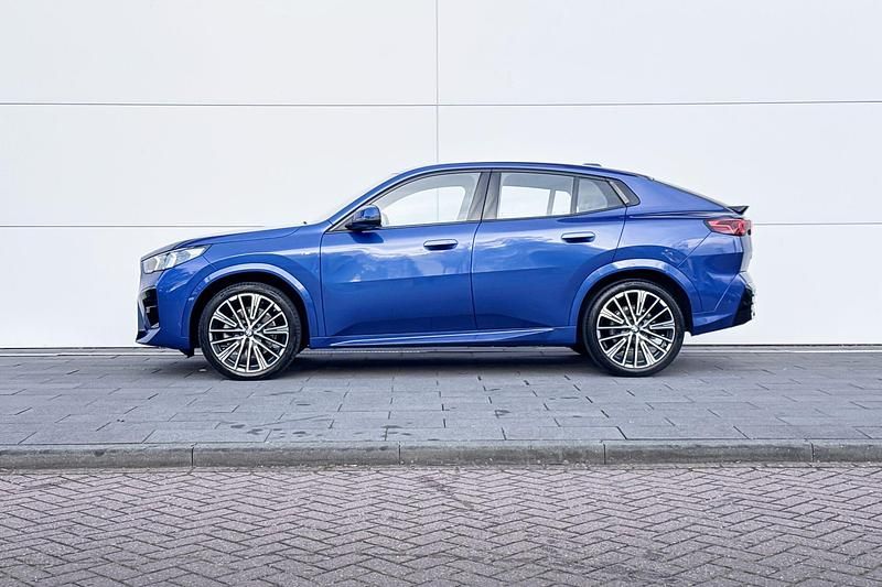 Occasion BMW X2 Comfort Edition 170 PK (125 kW) 2025 M portimao blau SUV