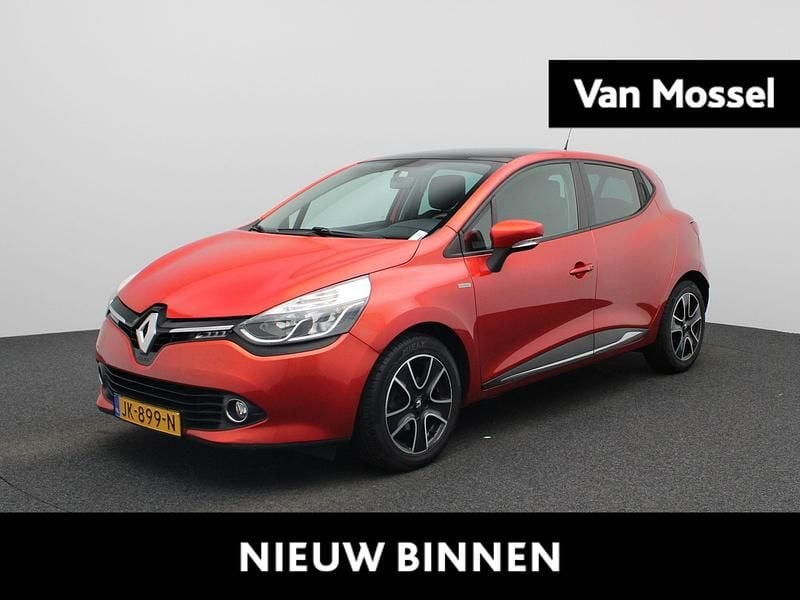 Rood Gebruikt 2015 Renault Clio IV Night&Day Hatchback | € 8.400 (Eerlijke prijs) - Afbeelding 1/4