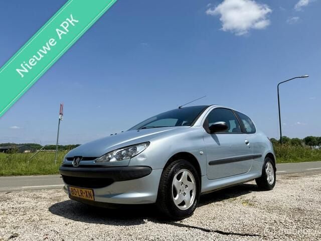 Grijs Gebruikt 2003 Peugeot 206 Hatchback | € 1.495 (Eerlijke prijs) - Afbeelding 1/4