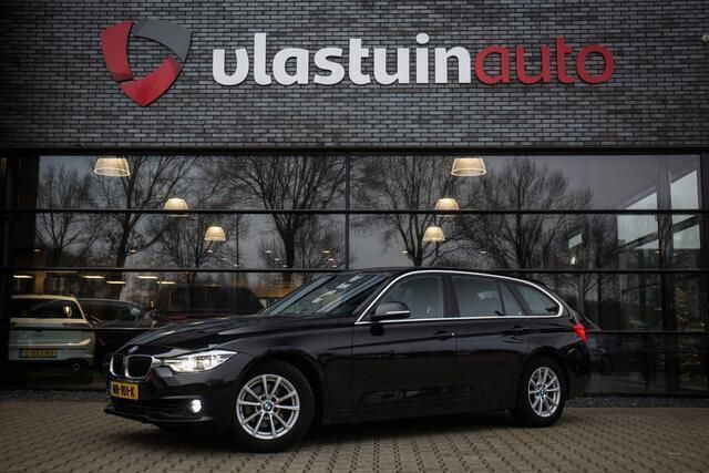 Zwart Gebruikt 2017 BMW 318 Executive Stationwagen | € 12.450 (Eerlijke prijs) - Afbeelding 1/4