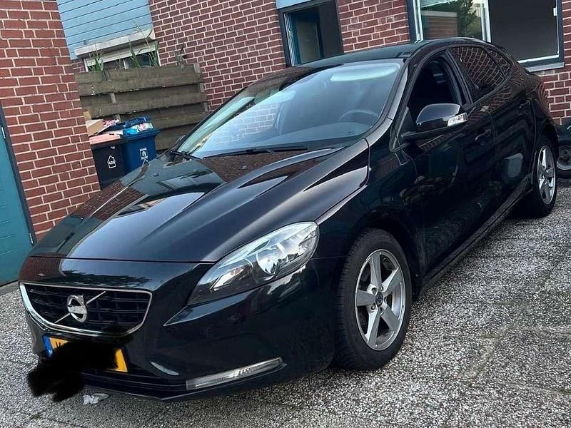 Zwart Gebruikt 2014 Volvo V40 Sedan | € 3.899 (Goede deal) - Afbeelding 1/4