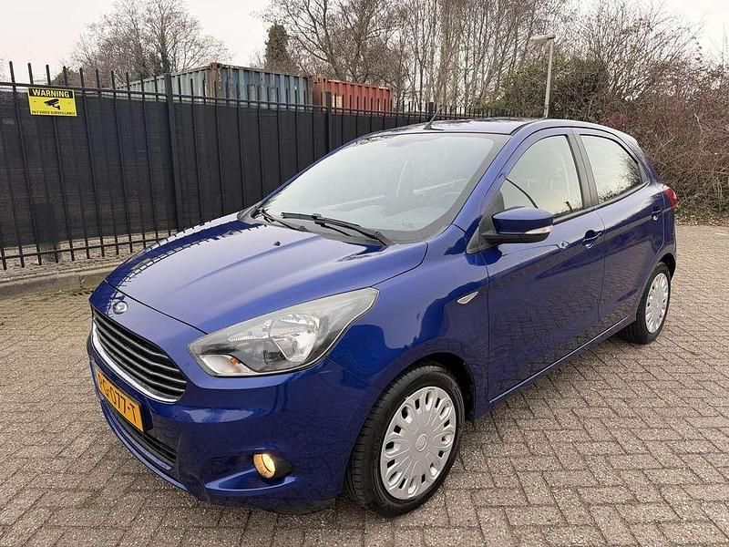 Blauw (metallic) Occasion 2017 Ford Ka Trend Hatchback | € 5.950 (Super prijs) - Afbeelding 1/4