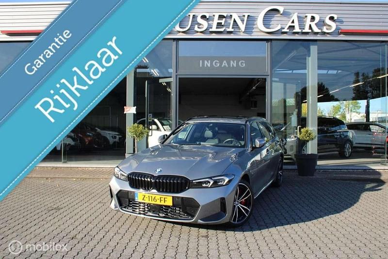 Grijs Gebruikt 2022 BMW 330e Executive Stationwagen | € 42.500 (Iets duurder) - Afbeelding 1/4