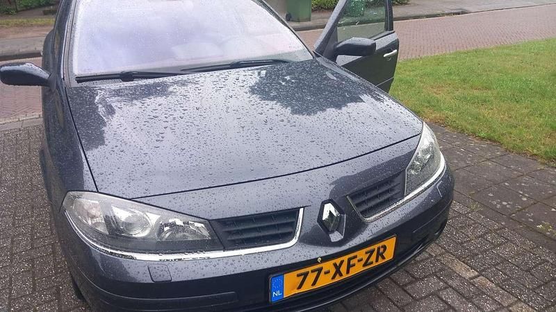 Zwart Gebruikt 2007 Renault Laguna III Initiale Hatchback | € 2.750 (Goede deal) - Afbeelding 1/4