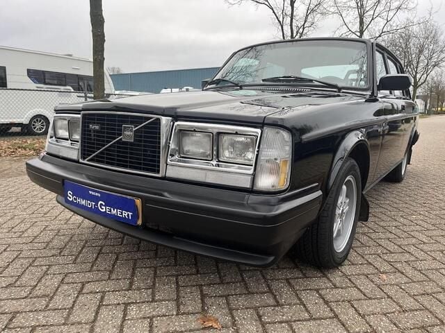 Zwart Gebruikt 1983 Volvo 240 Sedan | € 24.500 - Afbeelding 1/4