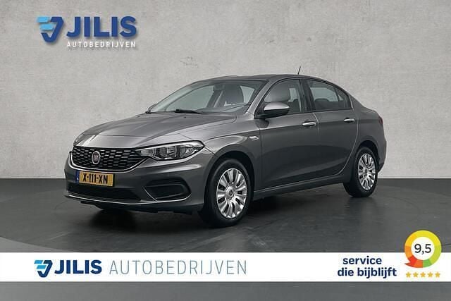 Grijs Gebruikt 2017 Fiat Tipo Lounge Sedan | € 8.450 (Eerlijke prijs) - Afbeelding 1/3