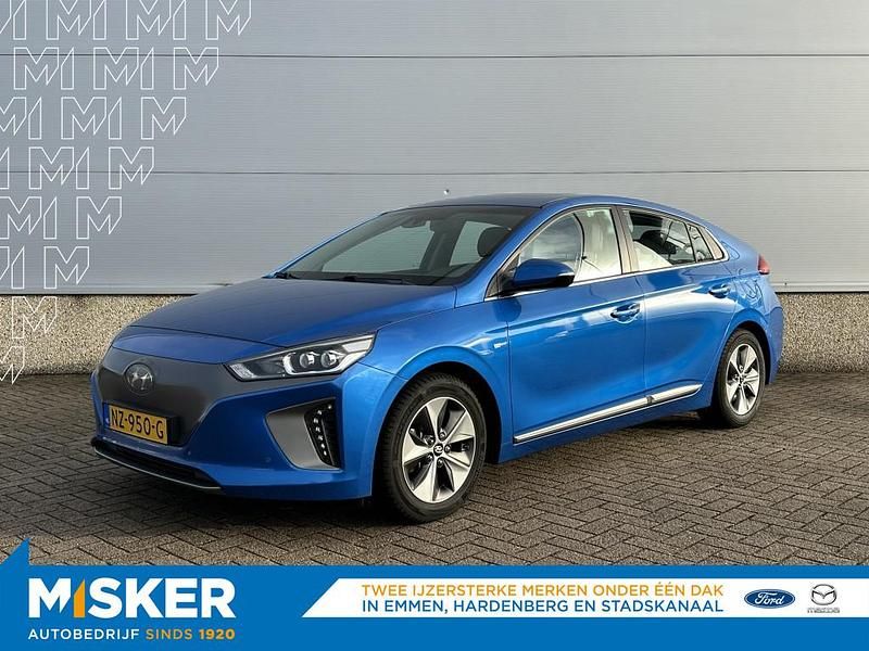 Blauw Occasion 2017 Hyundai Ioniq Premium Hatchback | € 12.450 (Eerlijke prijs) - Afbeelding 1/4
