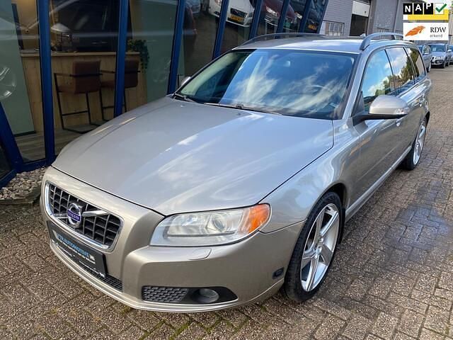 Bruin Gebruikt 2009 Volvo V70 Momentum Stationwagen | € 14.945 (Eerlijke prijs) - Afbeelding 1/4