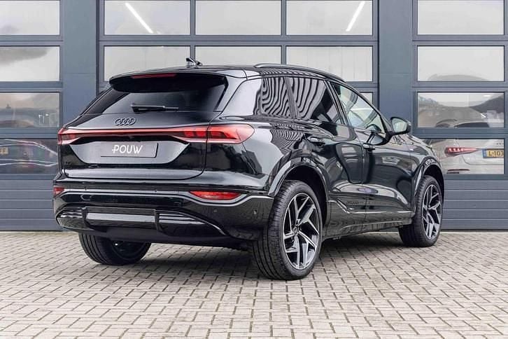 Nieuw Audi Q6 e-tron S-Line 239 kW (326 PK) 2025 Zwart SUV