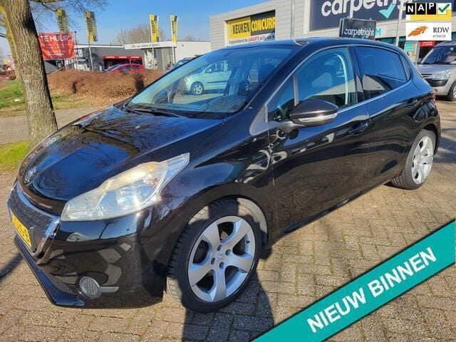 Zwart Gebruikt 2013 Peugeot 208 Allure Hatchback | € 5.200 (Eerlijke prijs) - Afbeelding 1/4