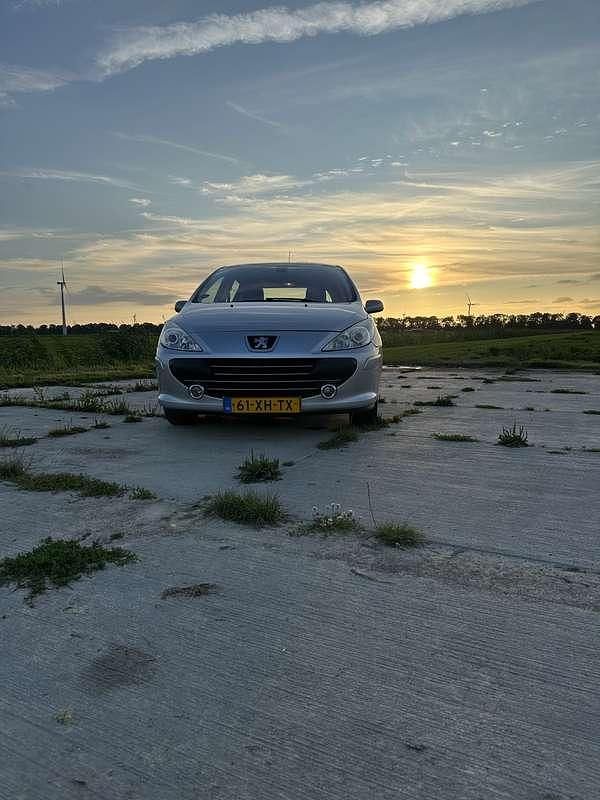 Grijs Gebruikt 2007 Peugeot 307 Premium Hatchback | € 2.999 (Iets duurder) - Afbeelding 1/4