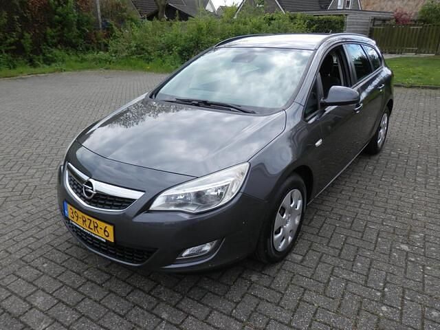 Grijs Gebruikt 2011 Opel Astra Stationwagen | € 2.790 (Eerlijke prijs) - Afbeelding 1/4