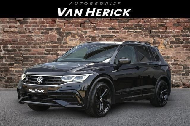 Zwart Gebruikt 2021 VW Tiguan Style SUV | € 34.945 (Goede deal) - Afbeelding 1/4