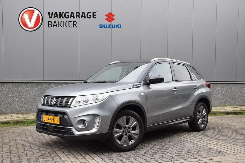 Grijs Gebruikt 2020 Suzuki Vitara SUV | € 16.950 (Goede deal) - Afbeelding 1/4