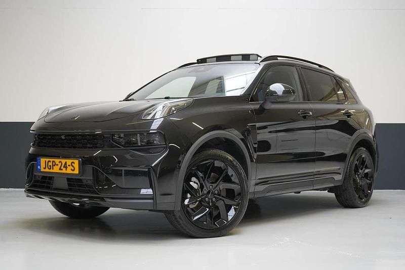Zwart Gebruikt 2024 Lynk & Co 01 SUV | € 31.445 (Eerlijke prijs) - Afbeelding 1/4