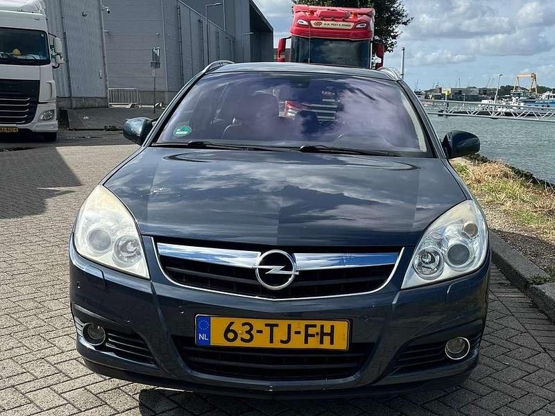Gebruikt 2006 Opel Signum Executive Stationwagen | € 2.300 - Afbeelding 1/4