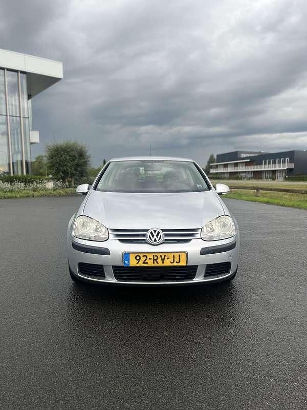 Grijs Gebruikt 2005 VW Golf IV Hatchback | € 1.850 (Iets duurder) - Afbeelding 1/4