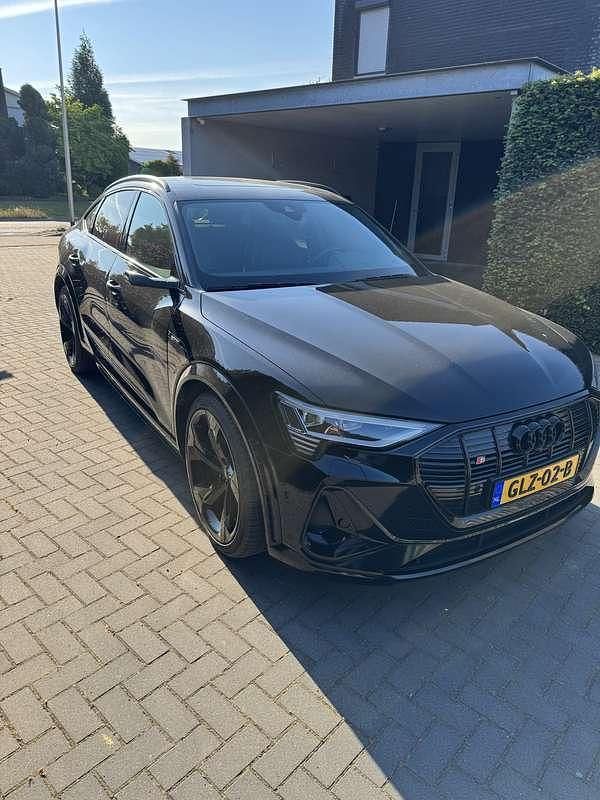 Zwart Gebruikt 2021 Audi e-tron SUV | € 41.000 (Goede deal) - Afbeelding 1/4