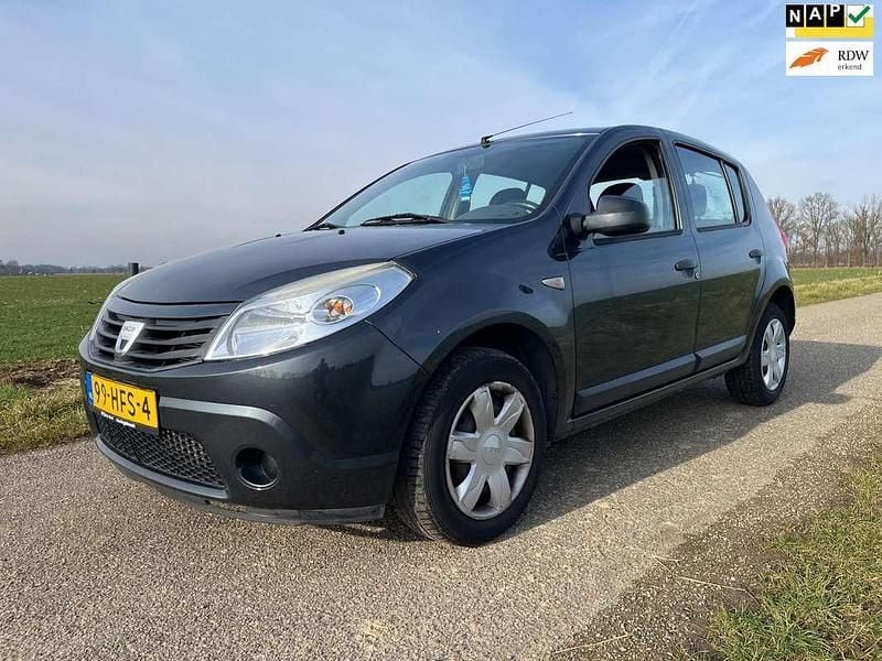 Grijs Occasion 2008 Dacia Sandero Ambiance Hatchback | € 2.150 (Eerlijke prijs) - Afbeelding 1/4