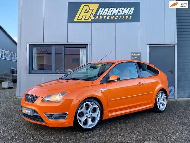 Oranje (metallic) Gebruikt 2007 Ford Focus ST Hatchback | € 7.900 (Eerlijke prijs) - Afbeelding 1/4