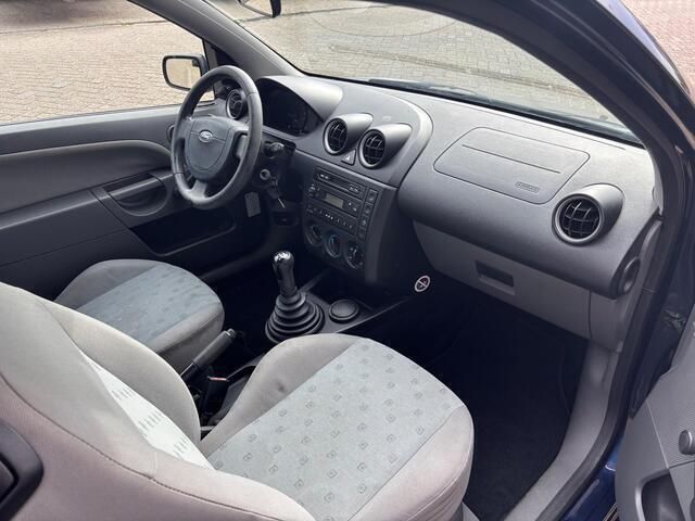Occasion Ford Fiesta Celebration 69 PK (50 kW) 2004 Blauw Hatchback
