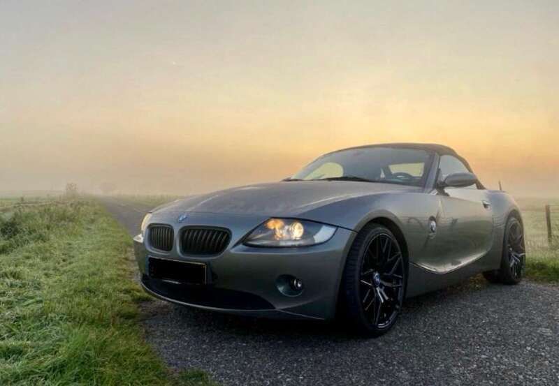Grijs Gebruikt 2005 BMW Z4 Cabriolet | € 9.950 (Eerlijke prijs) - Afbeelding 1/4