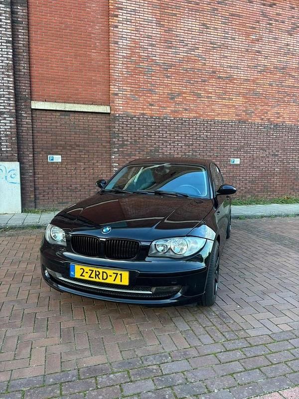 Zwart Gebruikt 2009 BMW 116 Hatchback | € 5.250 (Duur) - Afbeelding 1/4