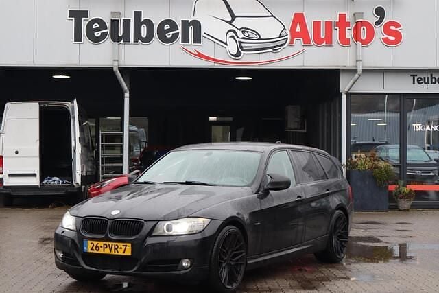 Zwart Gebruikt 2011 BMW 320 Efficient Dynamics Stationwagen | € 3.985 (Eerlijke prijs) - Afbeelding 1/4