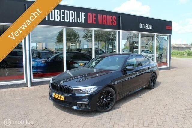 Zwart Gebruikt 2018 BMW 520 M Sport Sedan | € 27.850 (Goede deal) - Afbeelding 1/4