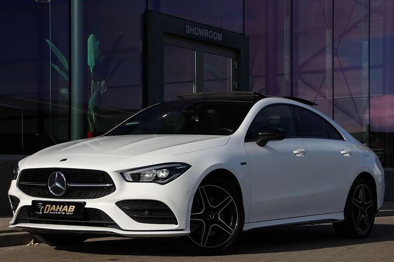 Wit Gebruikt 2020 Mercedes CLA250e AMG Sedan | € 36.900 (Eerlijke prijs) - Afbeelding 1/4